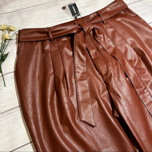 EXPRESS Super High Waisted Vegan Leather Belted Ankle Pant - Picture 3 of 16